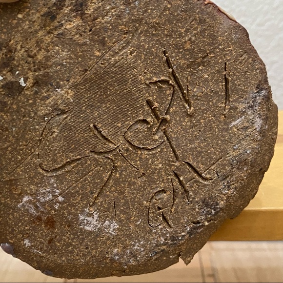 Vintage Unique Brutalist Clay Pottery Signed Hobbyist? 9.5” Cylindrical Vase - Picture 16 of 16